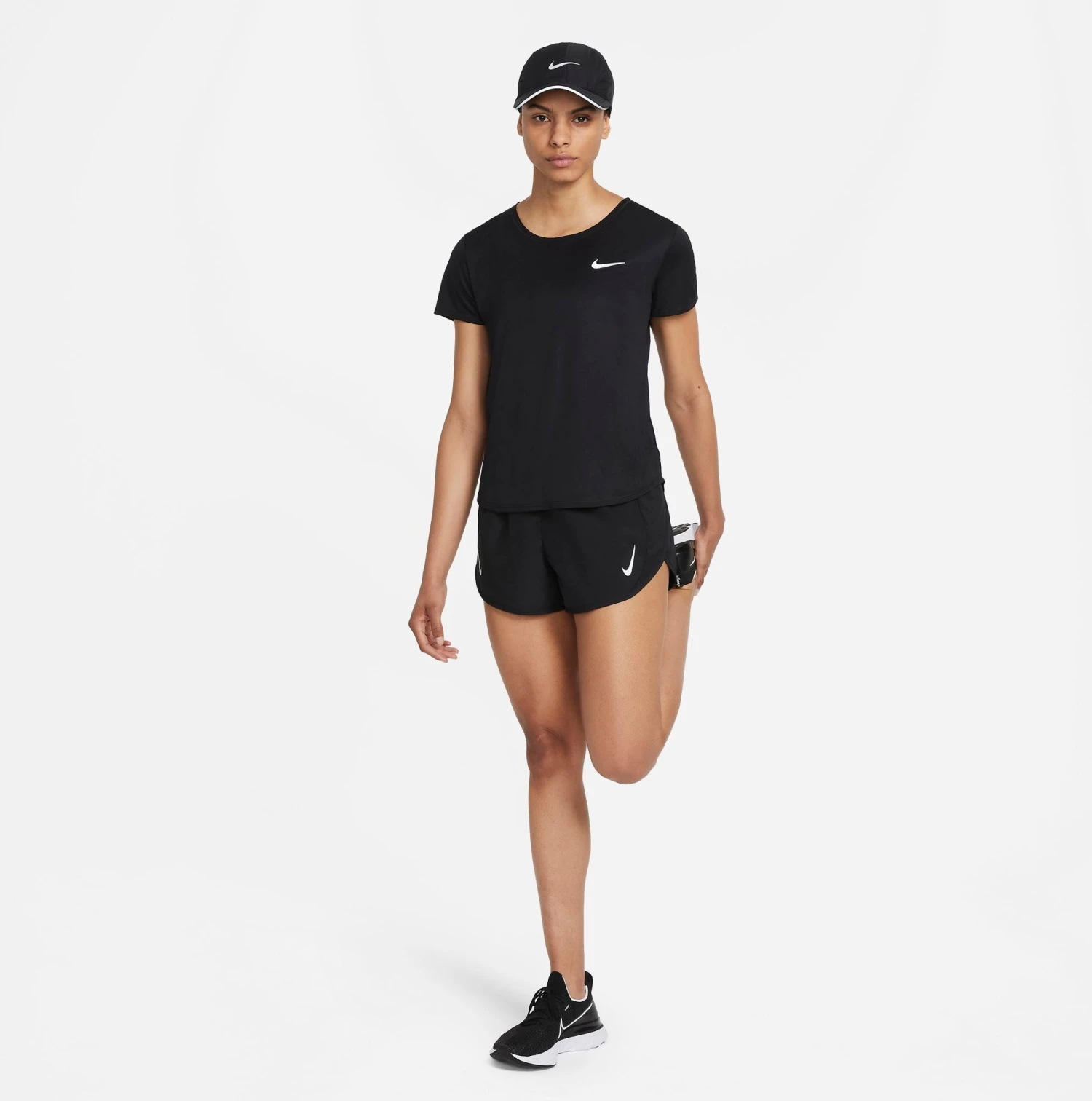 Nike Damen W NK DF TEMPO RACE SHORT 10683510 – Bild 8